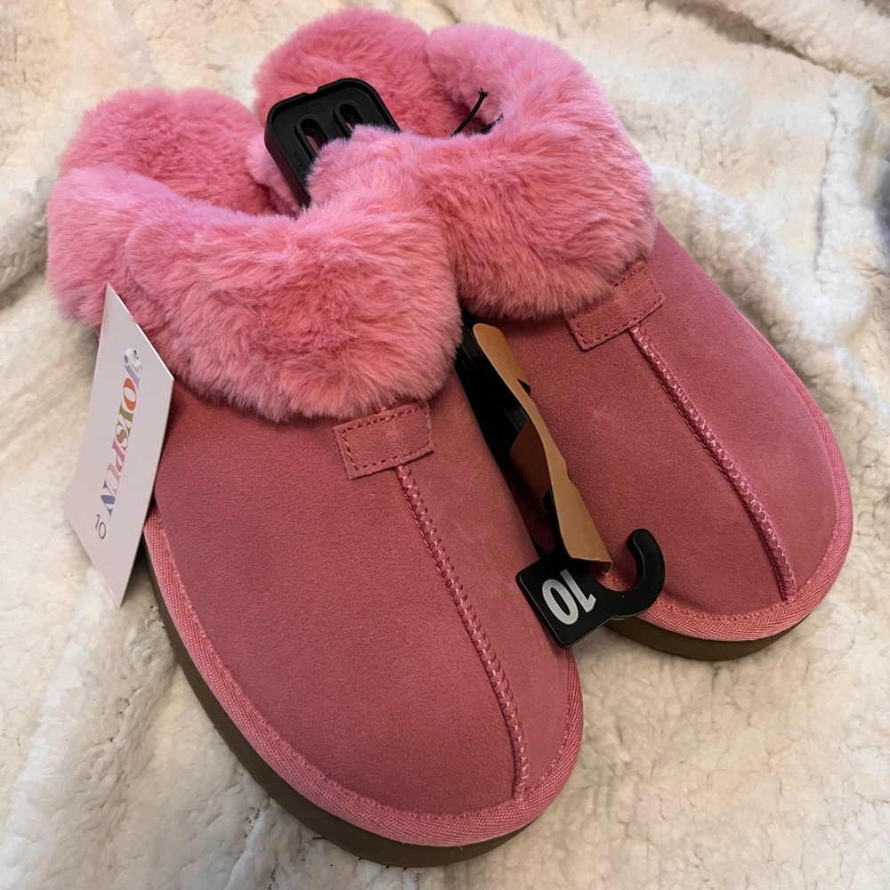Beautiful pink women’s slippers sz. 10.  Brand new